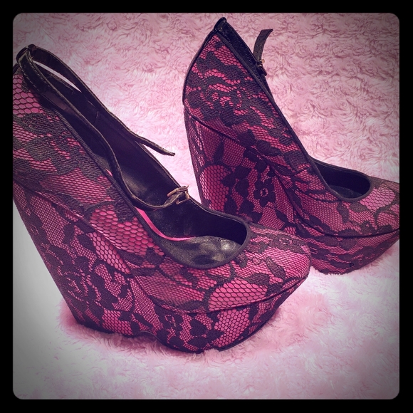 Aldo pink with black lace shoes - Picture 1 of 4